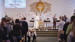 Den offentlige finansieringen av Den norske kirke er i hovedsak innrettet mot kirkebyggene, gudstjenestene og de kirkelige handlingene som finner sted i kirkebygget, foruten kirkens forvaltning av landets offentlige gravplasser.