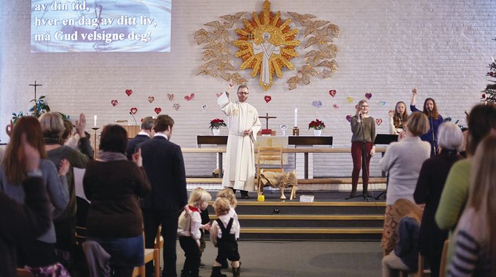 Den offentlige finansieringen av Den norske kirke er i hovedsak innrettet mot kirkebyggene, gudstjenestene og de kirkelige handlingene som finner sted i kirkebygget, foruten kirkens forvaltning av landets offentlige gravplasser.