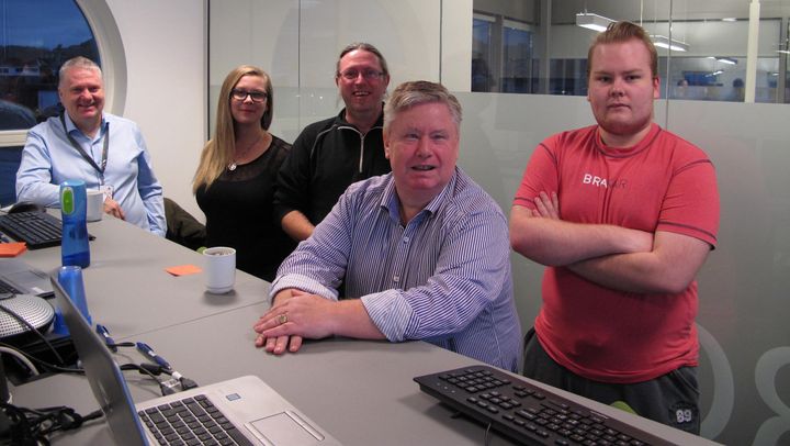 Blant de som var inne på arbeidsavklaring i Statens vegvesen i 2019, er (fra venstre) Øystein Bjøndal Lund, Emma Anita Williams, Charlie Martin Håvik, Terje Runnan og Jan Yngve Fladmark. Foto: Jan Vidar Strømsvold, Statens vegvesen