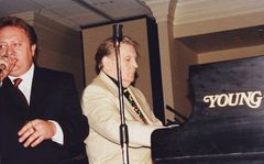Stephen Ackles har reist rundt og opptrådt med Jerry Lee Lewis i flere år. Foto: Privat