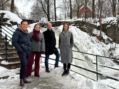 Ved elven - Samarbeidspartnere.
Fra venstre: Jonas Gürrich, Kjersti Nordskog, Gjermund Lanestedt, og Henriette Hedløv. Foto: Frida
Klockmann