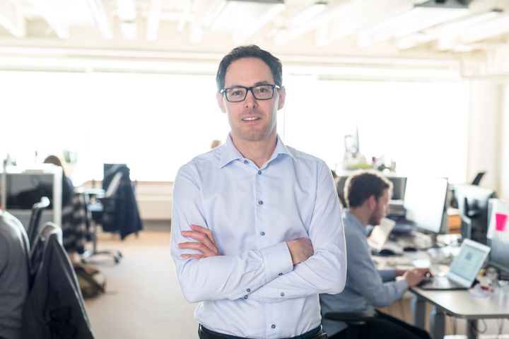 Administrerende direktør i RiksTV, Jérôme Franck-Sætervoll, er svært fornøyd med resultatene fra Norsk Kundebarometer (Foto: RiksTV)
