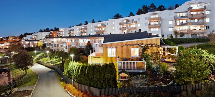 SMÅ ENDRINGER: Prisene for brukte OBOS-boliger i Oslo falt med 0,2 prosent fra mai til juni. Liakollen borettslag på Holmlia. Foto: Ivan Brodey.
