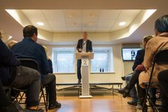 TV 2-sjef Olav T. Sandnes under dagens allmøte