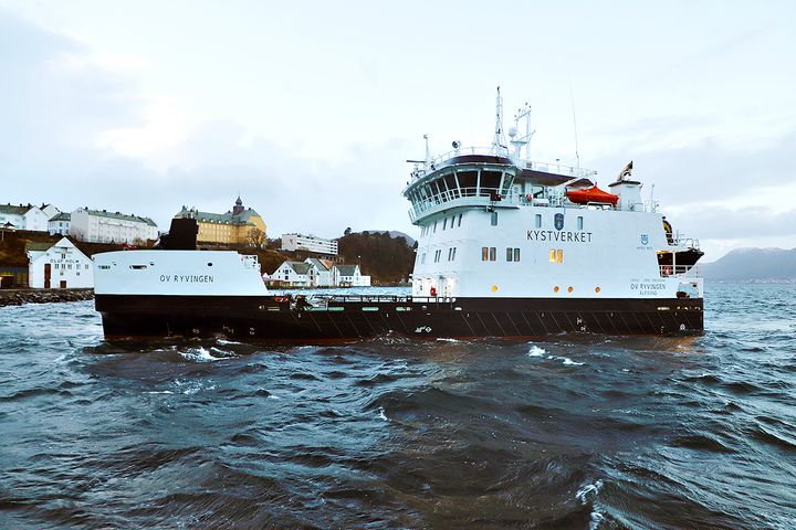 Kystverkets OV Ryvingen legger til kai i Bergen 6. og 7. mars. Fartøyet har høy miljøprofil, med blant annet fullintegrert batteripakke.