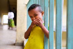 Etter to år med konflikt i den etiopiske regionen Tigray har partene inngått en historisk våpenhvile. Et internt fordrevet barn søker ly på en skole i Mekelle, hovedstaden i Tigray-regionen. Foto: UNICEF/UN0539148/Leul Kinfu.