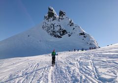 Halvparten av alle nordmenn skal på ski: Nordmenn er ikke født med ski på beina – men det er ikke langt unna når 55 prosent av befolkningen sier de kommer til å gå på skitur denne vinteren. Det viser nye tall fra en landsdekkende undersøkelse fra Ipsos MMI, på oppdrag fra Norsk Friluftsliv.