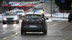 Momsfritak er avgjørende for elbilsalget. Derfor er det viktig at det videreføres når de større bilene kommer fra neste år. (Foto: NAF)