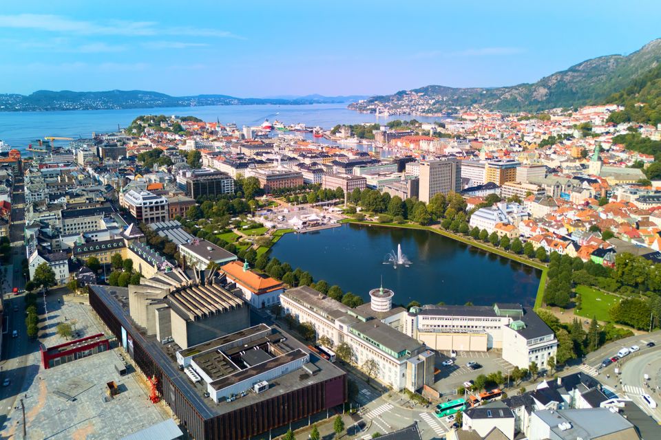 Bergen sentrum drone_foto Dibrova_shutterstock_2514211637.jpg