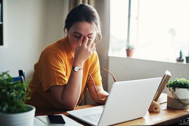 Økende stress, redusert trivsel og manglende balanse mellom jobb og fritid er noen av effektene av hjemmekontor. Foto: iStock