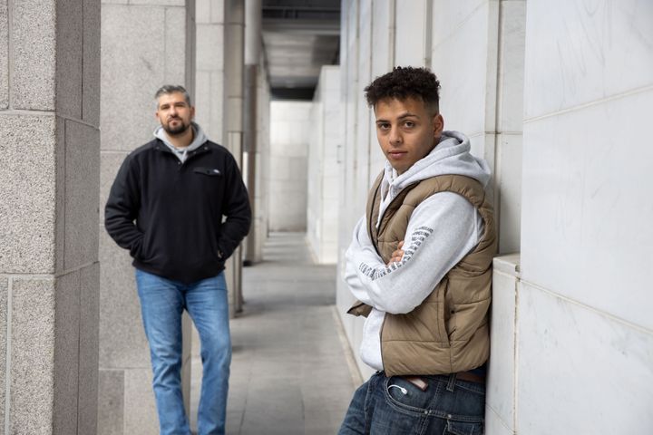 Mustafa Hasan er et av mange asylbarn som risikerer å bli kastet ut av landet selv etter mange år i Norge. Leo Ajkic følger Mustafa gjennom året mens han venter på en avgjørelse. FOTO: HANNA JOHRE / NRK