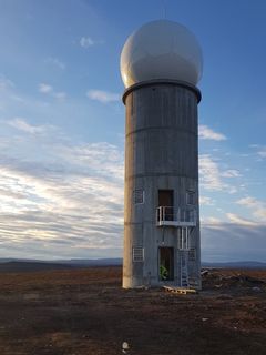 RADAR: Den nye radaren styrker beredskapen og gir verdifull informasjon om både vær, klima og klimaendringer. FOTO: Meteorologisk institutt