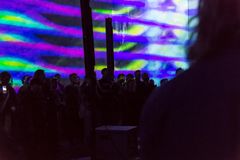 Lindstrøm fremfører Blinded by the LEDs på Henie Onstad Kunstsenter i 2018. Hele konserten tilgjengeliggjøres online fra 2. april. Foto: André Løyning