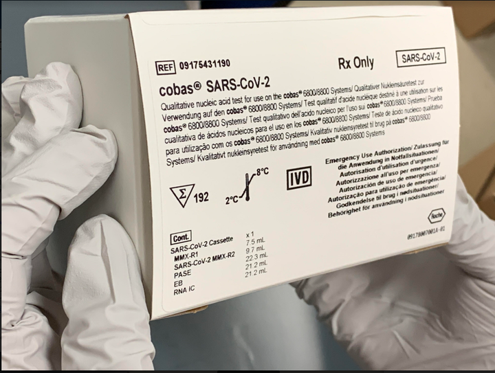 Den nye Roche-testen for koronaviruset har i løpet av kort tid blitt godkjent for nødbruk ved helsekriser som den verden nå står overfor. Foto: Roche