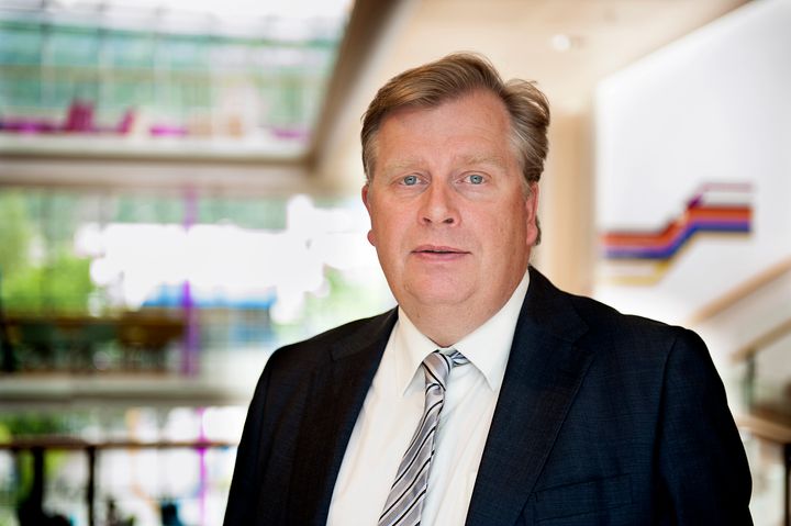 BEKYMRET: Atle Hamar, direktør i Lotteri- og stiftelsestilsynet, ser med bekymring på utviklingen av spilleproblemer blant nordmenn, og understreker at spilleproblemer også rammer de pårørende.