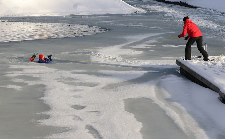 Fire personer har druknet etter fall gjennom is i årets to første måneder. I tillegg har mange gått gjennom isen, men reddet seg selv eller fått hjelp av andre (illustrasjonsfoto).