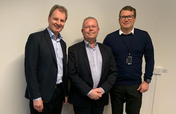 Structor Bergen AS blir en del av Asplan Viak. Fv: Øyvind Mork, administrerende direktør Asplan Viak, Bjørn Horn, daglig leder Structor Bergen og Per Christian Randgaard, direktør Bygg og Infrastruktur Asplan Viak. Foto: Asplan Viak