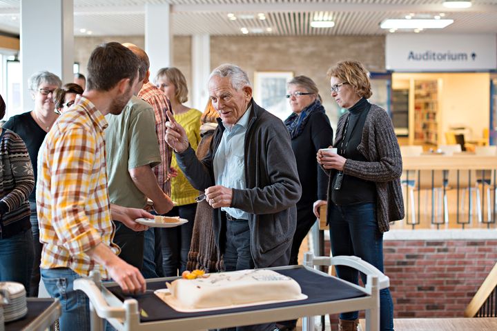Trygve Gjedrem, som nå gir seg som forsker, har vært et inspirerende og engasjerende medlem i fagmiljøet i Nofima. Foto: Jon-Are Berg-Jacobsen © Nofima.
