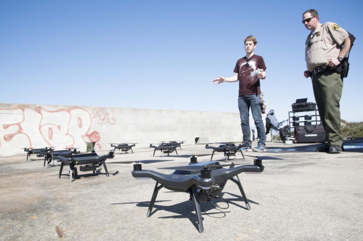Andreas Engebråten har jobbet mye for å få dronene til å samhandle. Det er der den store utfordringen ligger. Foto: Privat