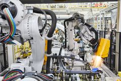 ABB leverer 800 roboter til Volkswagen i Hannover, Tyskland, hvor de primært vil bli brukt til å bygge karosseriet til den nye elektriske ID. Buzz varebil/minibuss (Foto: ABB).