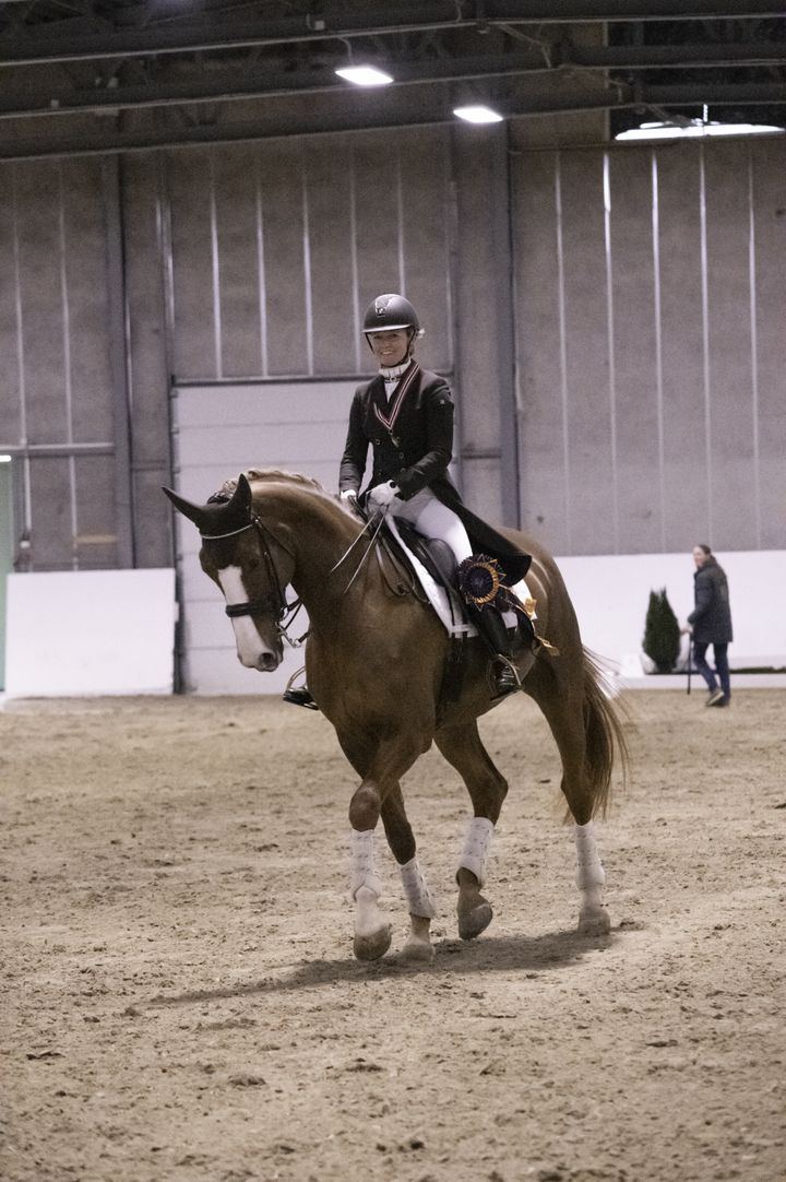 -Jeg er kjempefornøyd med helgen, sier Ann Kristin Hoff fra Starum Hestesportsklubb. Hun vant bronse i HM VB, og denne helgen skal Starum Hestesportsklubb selv være vertskap for HM ponni og MB. Foto: Ann K Bratteng/Horsephoto.com