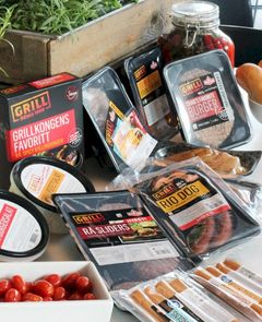 Endelig er våren her og det er på tide å finne frem grillen! REMA 1000 lanserer tidenes desidert beste grillsortiment sammen med Craig Withson, og har i år også en sterk satsning på fisk og kylling.