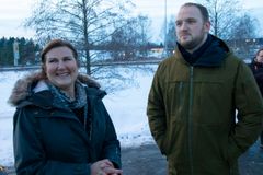 Administrerende direktør i Nye Veier, Ingrid Dahl Hovland, og samferdselsminister Jon Georg Dale. Foto: Henrik Jonassen/SD