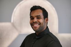 Cal Hammerich (29) er ansatt som SoMe-ansvarlig i PR- og medieavdelingen i TV 2. Foto: Håvard Solem