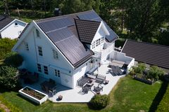 Nå kan du lease solceller til taket med LOS og Otovo. Foto: Otovo