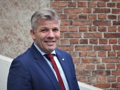 Bjørnar Skjæran besøker Ålesund, Hareid og Ulsteinvik på sin første tur som fiskeri- og havminister.