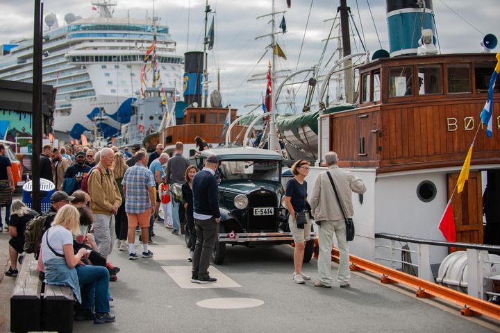 YRENDE FOLKELIV: Mange syntes det var stas å gå om bord i veteranbåtene på Oslo havnelangs.Foto: Lydia Nyland Andersen/Oslo Havn KF