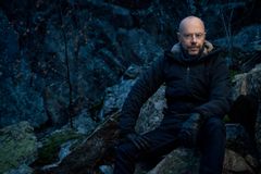 Den kritikerroste forfatteren av "Sarek" er best kjent som manusforfatter av "Solsidan" og "Vår tid er nå". Foto: Thron Ullberg.