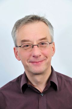 Proessor Chis Lord ved ARENA, UiO skal kommentere Zürns nye bok.