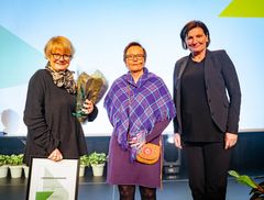 Fra venstre: Ragnhild Bergheim, ordfører i Lørenskog kommune, Nancy Charlotte Porsanger Anti, statssekretær i kommunal- og moderniseringsdepartementet, og IMDi-direktør Libe Rieber-Mohn. Foto: Filip Agnihotri/Fieldwork.