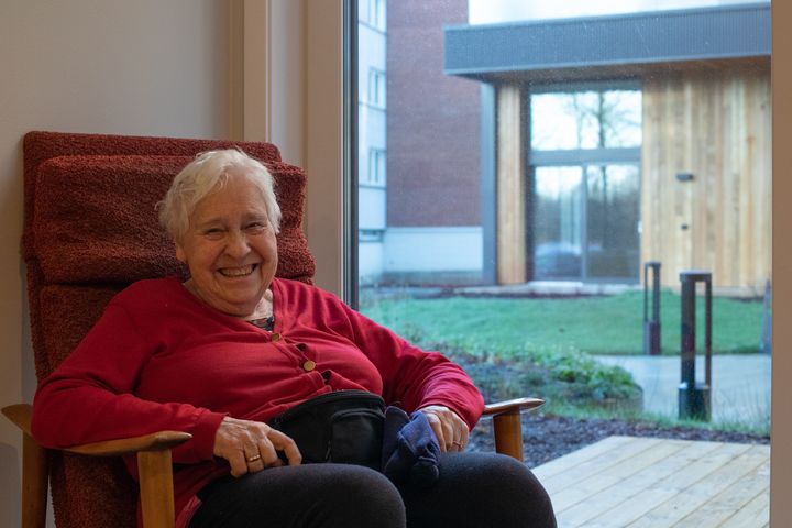 – Dette blir bra, jeg synes det er en fenomenal fin leilighet, sier 88-årige Randi Kvile Sickel - første beboer som flyttet inn i en av de 124 nye leilighetene i Diakonveien Omsorg+. Foto: Diakonhjemmet/Pål A. Berg