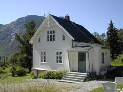 Huset er et typisk småbruk i nordnorsk kystkultur. Foto: Privat/fra søknad
