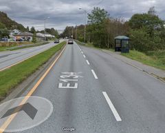 Fra Frakkagjerd (bildet) til Aksdal på E134 blir det nye veglys. Foto: Google street view