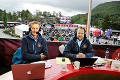 NRK skal sende over 13 timer fra årets landsskytterstevne i Evje. Andreas Stabrun Smith (t.h) og Ola Lunde er kommentatorer.