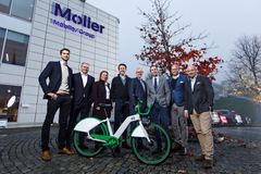 Møller Mobility Group utvider sin mobilitetssatsing. Her ser vi fv. Håvard Andersen, Direktør Strategi og forretningsutvikling Møller Mobility Group AS, Terje Male, CEO Møller Mobility Group AS, Anette Langseth, CEO UIP Holding, Axel E. Bentsen, Gründer og CEO Urban Sharing, Rune I. Fløgstad, CEO Selvaag Invest, Gunnar Frederik Selvaag, Eier Selvaag Gruppen AS, Kristoffer Bøe Henriksen, gründer UIP, Trond G. Christensen, gründer UIP.
