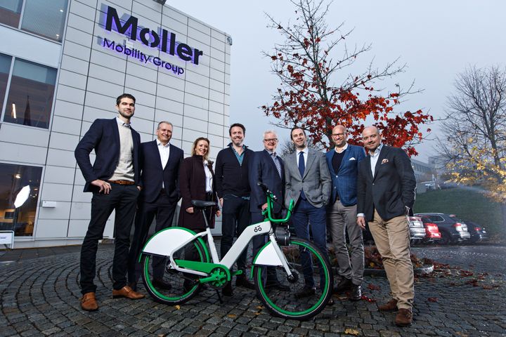 Møller Mobility Group utvider sin mobilitetssatsing. Her ser vi fv. Håvard Andersen, Direktør Strategi og forretningsutvikling Møller Mobility Group AS, Terje Male, CEO Møller Mobility Group AS, Anette Langseth, CEO UIP Holding, Axel E. Bentsen, Gründer og CEO Urban Sharing, Rune I. Fløgstad, CEO Selvaag Invest, Gunnar Frederik Selvaag, Eier Selvaag Gruppen AS, Kristoffer Bøe Henriksen, gründer UIP, Trond G. Christensen, gründer UIP.