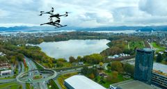 Dronen EHang Falcon B flyr over Stavanger. Illustrasjon: EHang Scandinavia.
