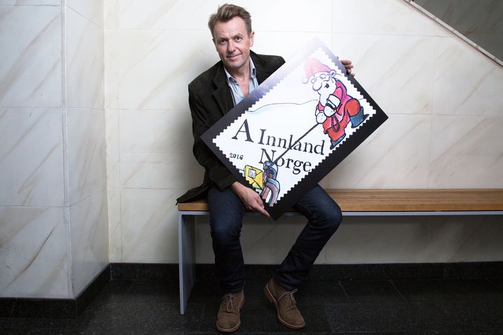 Fredrik Skavlan har illustrert årets offisielle julefrimerker. Foto: Håvard Jørstad, Posten Norge