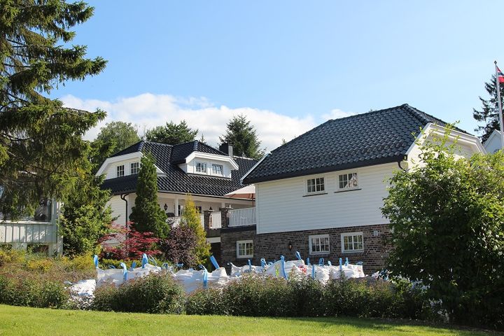 Respekter tomtegrense, eiendom og nabo, og ikke gjør noe som du selv hadde mislikt at naboen gjorde mot deg. Foto: Linda Ørstavik Öberg.