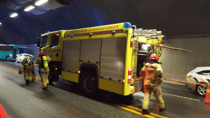 Statens vegvesen holder jevnlig beredskapsøvelser i tunneler på riksvegnettet. 9. juni står Nestunnelen på E16 for tur. (Illustrasjonsfoto: Statens vegvesen/Hanne Louise Løver Thon)