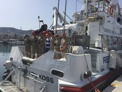 Innvandrings- og integreringsminister Sylvi Listhaug besøkte mannskapet på redningsskøyta i Hellas tirsdag.