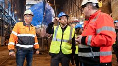 Næringsminister Torbjørn Røe Isaksen på havturné i Kirkenes tidlegare i år. Her på besøk hos Kimek. Foto: Nærings- og fiskeridepartementet