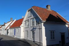 Energibruken i husholdningene øker, og mange kan gjøre grep for å få en mer energieffektiv bolig. Samtidig som vi over strømregningen betaler inn millioner til nettopp dette formålet, er det få som mottar støtte til etterisolering, bytte av vinduer og installasjon av varmepumper. Foto: Linda Ørstavik Öberg.
