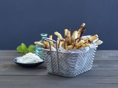 Server sellerirotfries som snacks