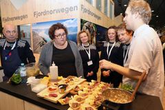 Landbruks- og matminister Olaug Bollestad møtte flere av utstillerne under Grüne Woche i Berlin. Foto: Vidar Alfarnes