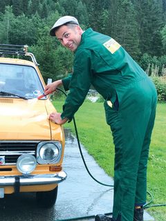 Frode Heiberg i Bodø blir i godt humor av en rein bil. I hans tilfelle, en Opel Kadett Gran Galla, 1973-modell. Foto: Privat